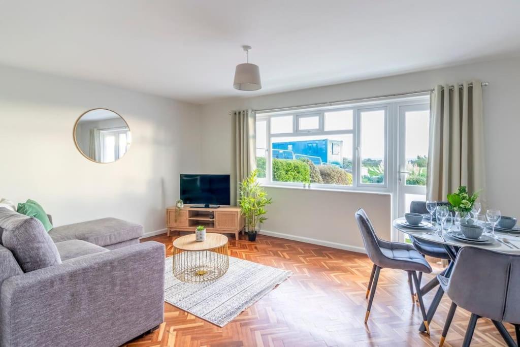 Spacious Sea View 2 Bedroom Sleeps 6-Free Parking Μπόρνμουθ Εξωτερικό φωτογραφία