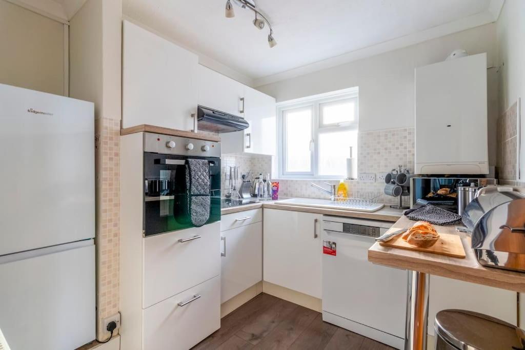 Spacious Sea View 2 Bedroom Sleeps 6-Free Parking Μπόρνμουθ Εξωτερικό φωτογραφία