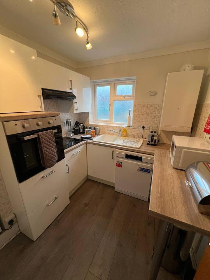 Spacious Sea View 2 Bedroom Sleeps 6-Free Parking Μπόρνμουθ Εξωτερικό φωτογραφία